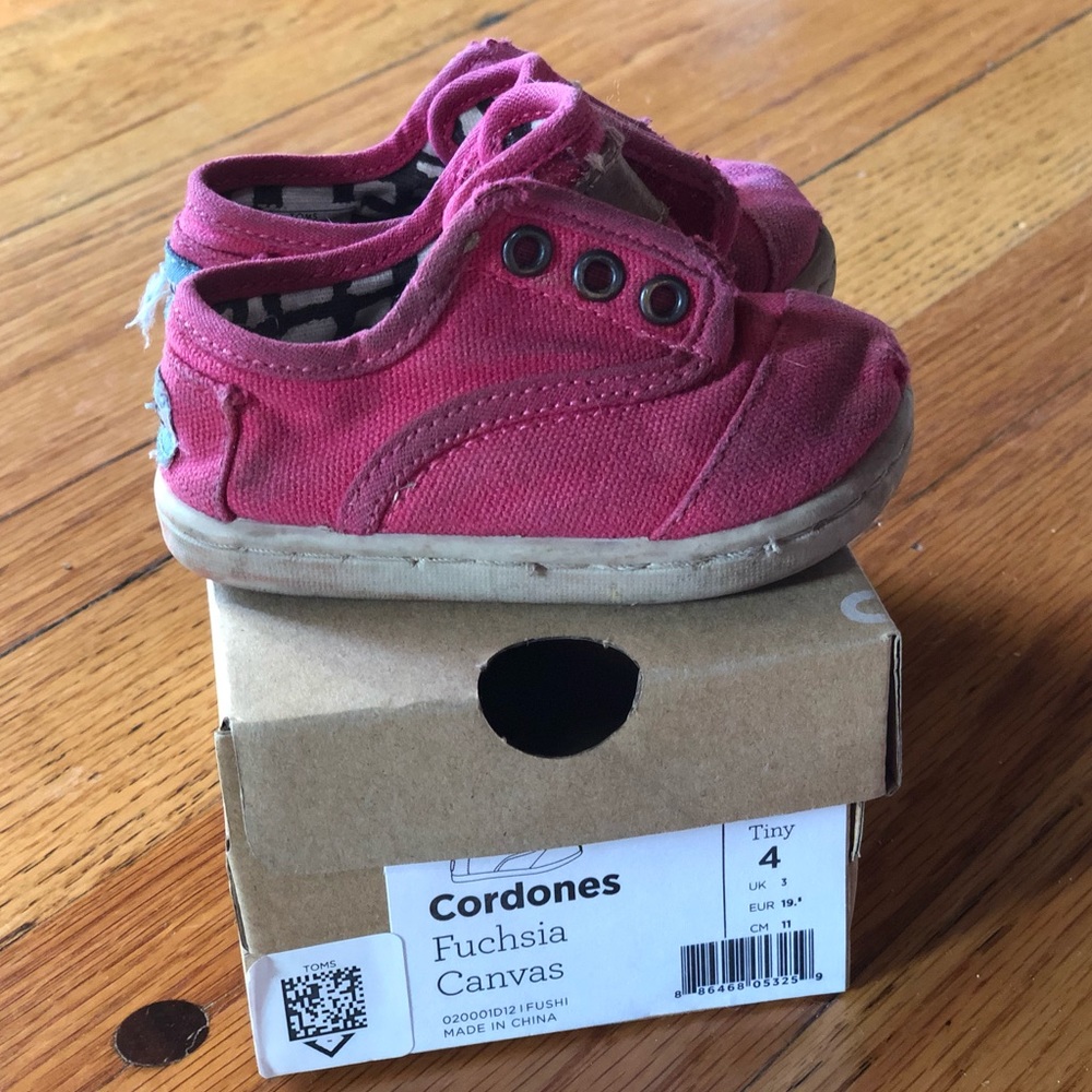 Tiny TOMS size 4 pink